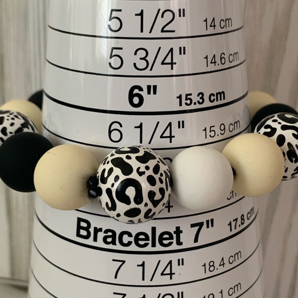 🍀🍀Dalmatian Beaded Boho Stretch Bracelet - Picture 3 of 4